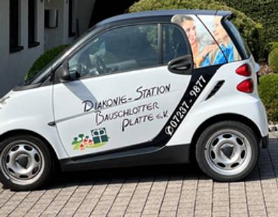Quelle: Diakoniestation Bauschlotter Platte Auto des Typs Smart der Diakoniestation mit Aufschrift