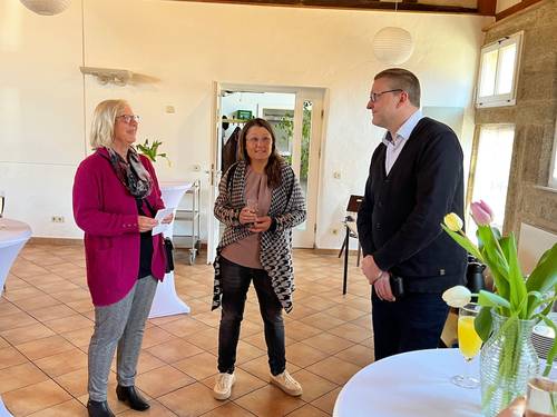 Bild mit Frau Binder, Frau Nikoloski und Herrn Moll